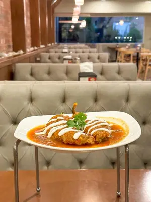 Comida en o cerca de este hotel