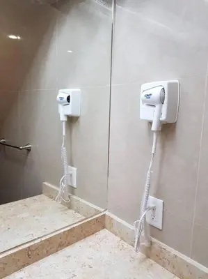 Un baño de Excelente Dpto. Marina muy cerca de la playa