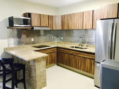 Una cocina o zona de cocina en Excelente Dpto. Marina muy cerca de la playa