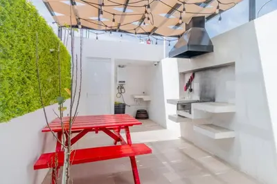 Plano de LOFT ULTRA Moderno y Minimalista con 2 Camas KING Size
