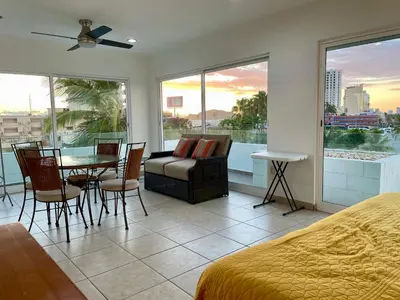 Zona de estar de Apto con Terraza privada muy cerca de Playa