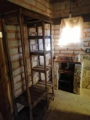Una cocina o zona de cocina en Cabaña El Fresno