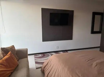 Una televisión o centro de entretenimiento en Departamento de Lujo Vista al mar Piso 15