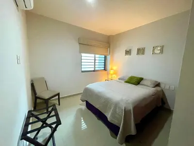 Cama o camas de una habitación en Ground floor apartment close to the beach, shops and restaurants