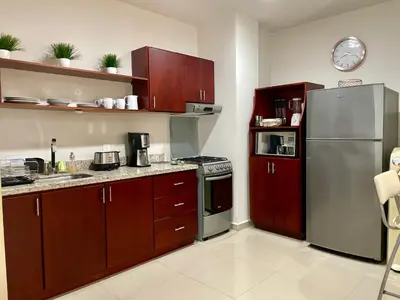 Una cocina o zona de cocina en Ground floor apartment close to the beach, shops and restaurants