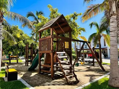 Zona de juegos infantil en Hermosa casa a 2 min de la playa by PartnerHost