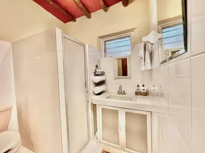 Un baño de Suite Colonial en Parras de la Fuente