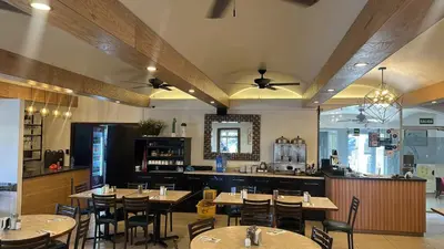 Un restaurante o sitio para comer en Tarahumara Inn