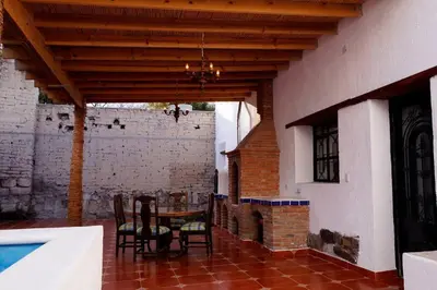 Un patio o zona al aire libre en Casa Orquídea con Alberca en Centro Histórico
