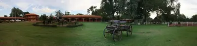 Jardín al aire libre en Departamento de descanso en rancho.