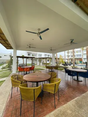Un restaurante o sitio para comer en ALMARENA RESIDENCIAL