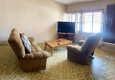 Una televisión o centro de entretenimiento en Casa Estancia Viajera Olímpica - 7 Min Malecón