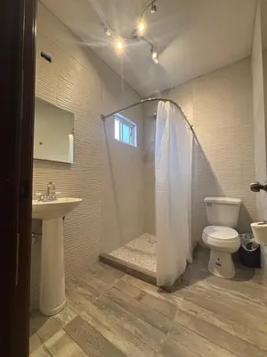 Un baño de Habitacion Cedro