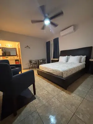 Cama o camas de una habitación en Habitación Roble, cómoda y espaciosa