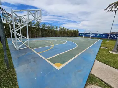 Instalaciones para jugar a tenis o squash en Mazatlán Bluu Condominio de Lujo con Laguna o alrededores