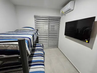 Una televisión o centro de entretenimiento en Mazatlán Bluu Condominio de Lujo con Laguna