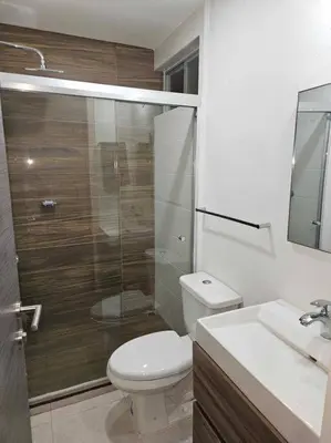 Un baño de Mazatlán Bluu Condominio de Lujo con Laguna