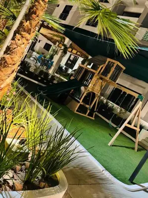 Jardín al aire libre en Departamento con alberca en Cerritos!