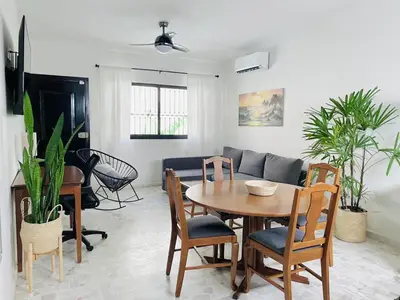 Una televisión o centro de entretenimiento en Ecosuite 1, cerca del océano y del centro de Mazatlán