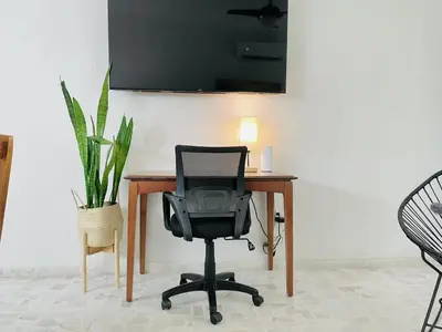 Una televisión o centro de entretenimiento en Ecosuite 1, cerca del océano y del centro de Mazatlán
