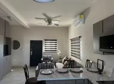 Una televisión o centro de entretenimiento en Departamento cerca del Consulado