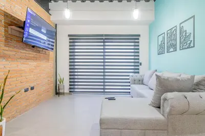 Zona de estar de Depa Industrial Moderno y lujoso