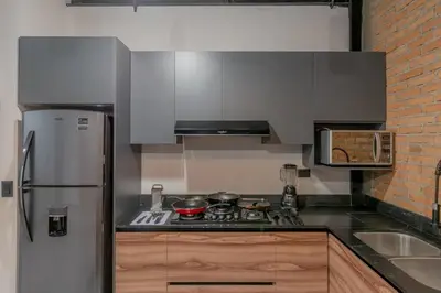 Una cocina o zona de cocina en Depa Industrial Lujoso