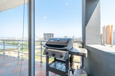 Plano de Elegante Condo a una Cuadra del Mar