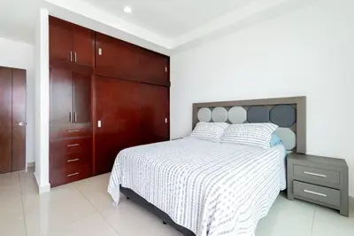 Cama o camas de una habitación en Paraíso Costero Elegante Condo con Vista al Mar