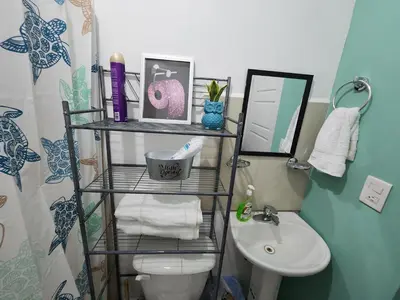 Un baño de MAZA HOUSE, Cerca de la playa, privada con alberca