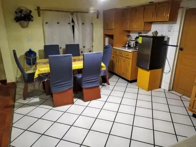 Una cocina o zona de cocina en Confortable vivienda entera La Casa Amarilla