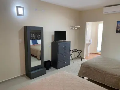 Una televisión o centro de entretenimiento en Hotel Vistas Juventud