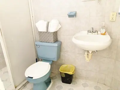 Un baño de Olímpica - Departamento Arcoíris - 5 Min Malecón