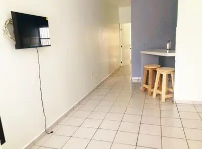 Una televisión o centro de entretenimiento en Olímpica - Departamento Arcoíris - 5 Min Malecón