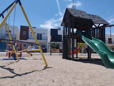 Zona de juegos infantil en Hermosa casa a 5 minutos del consulado Americano, cuenta con 3 recamaras, sistema de refrigeración y calefacción