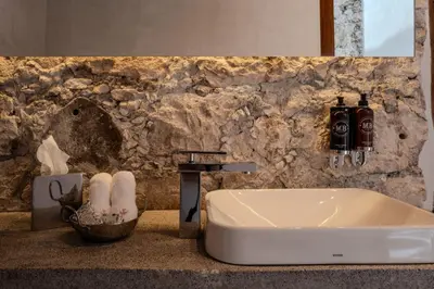 Un baño de La Gloria Mesón
