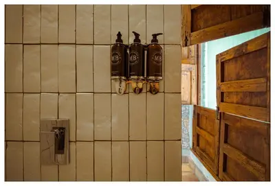 Un baño de La Gloria Mesón