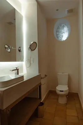 Un baño de La Gloria Mesón