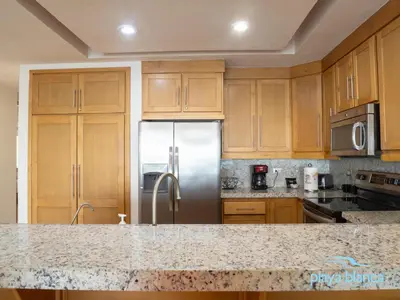 Una cocina o zona de cocina en Playa Blanca Premier Unit 1302