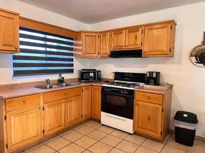 Una cocina o zona de cocina en Comodo y ubicado Departamento Visa hospitales USA