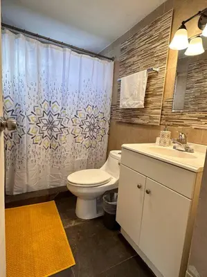 Un baño de Super Loft ubicadísimo cerca Visas Hospital