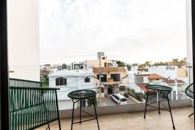 Un balcón o terraza de Elegante depa en zona dorada