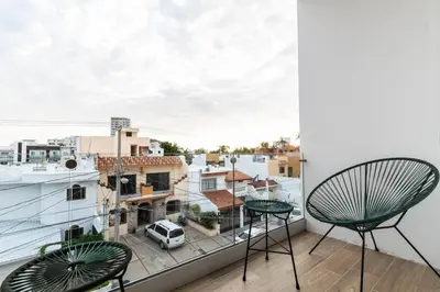 Un balcón o terraza de Elegante depa en zona dorada