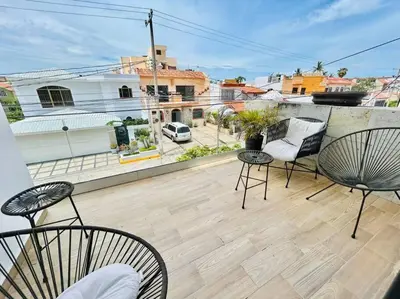 Un balcón o terraza de Elegante depa super céntrico en zona dorada 1