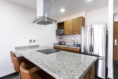 Una cocina o zona de cocina en Elegante depa frente al malecón y cerca del centro