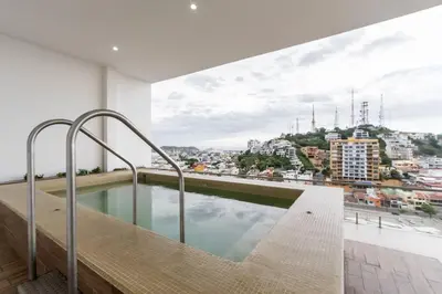 Piscina en o cerca de Elegante depa frente al malecón y cerca del centro