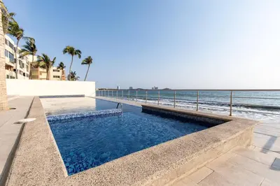 Piscina en o cerca de Departamento frente al mar cerca de Mazagua