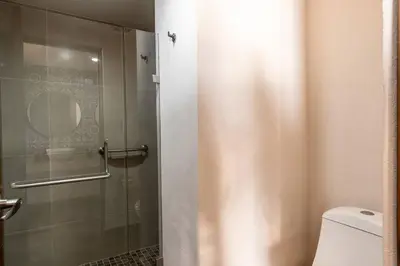 Un baño de Departamento frente al mar cerca de Mazagua