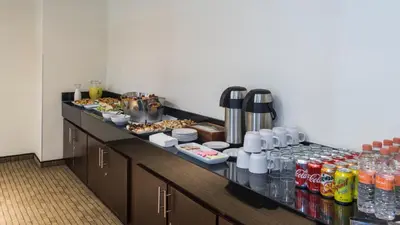 Comida en o cerca de este hotel