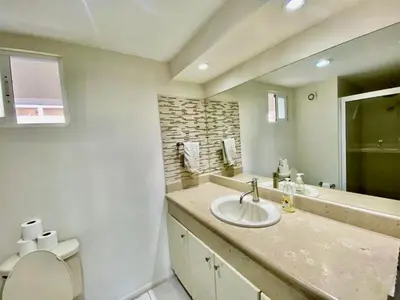 Un baño de FRENTE AL MAR A PIE DE PLAYA ALBERCA y JACUZZI
